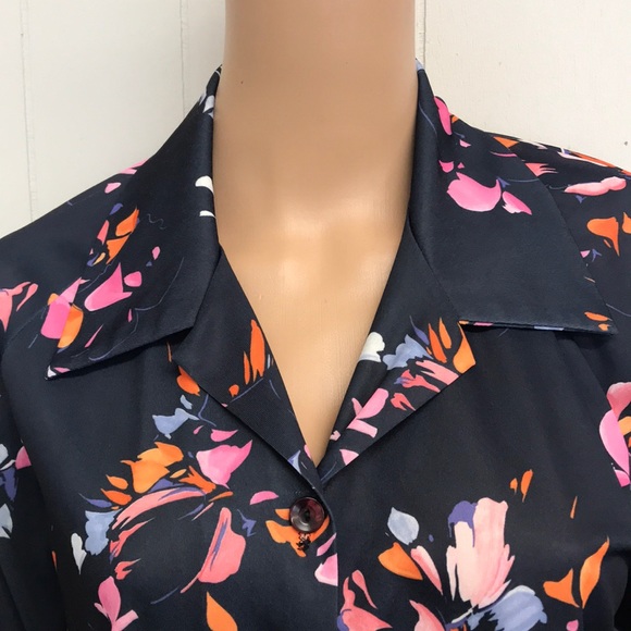 Women’s MARLEK Button down shirt size medium? - Picture 2 of 6